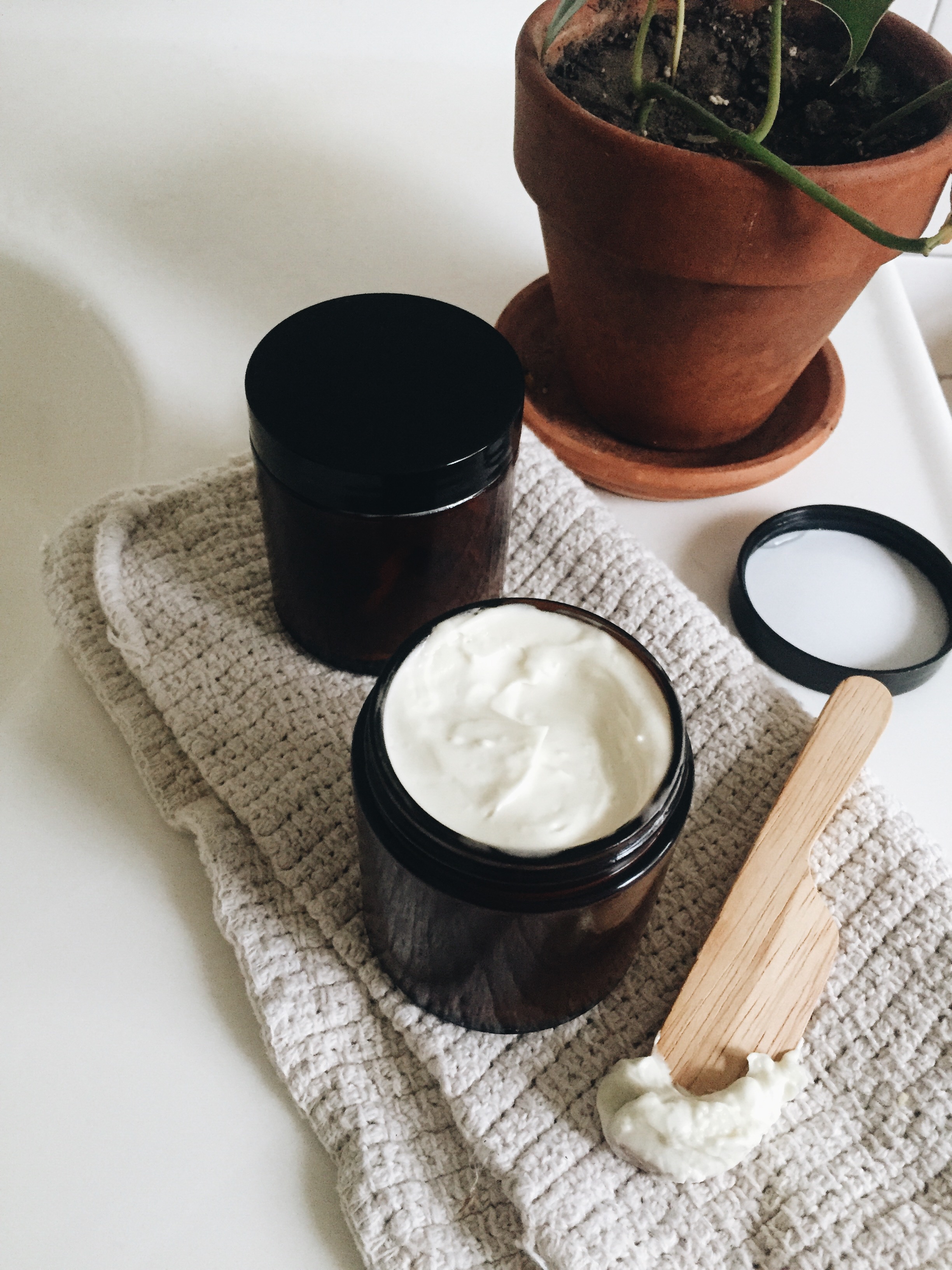 3 DIY Beauty recipes that use beeswax to heal dry skin – SheKnows