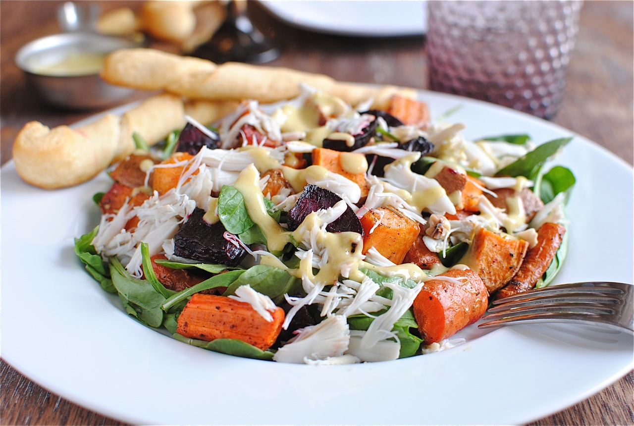 Салат из свежих крабов рецепт. Салат с крабовым мясом. Салат с крабом натуральным. Средиземноморский салат с крабом. Салат с камчатским крабом и овощами.