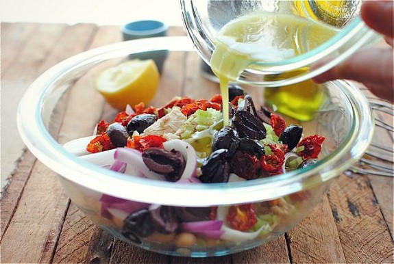 Tuscan Tuna and White Bean Salad / Bev Cooks