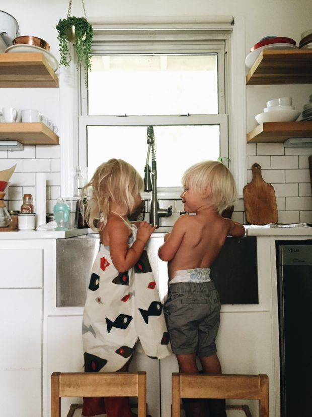 Summer toddlers in the sink 