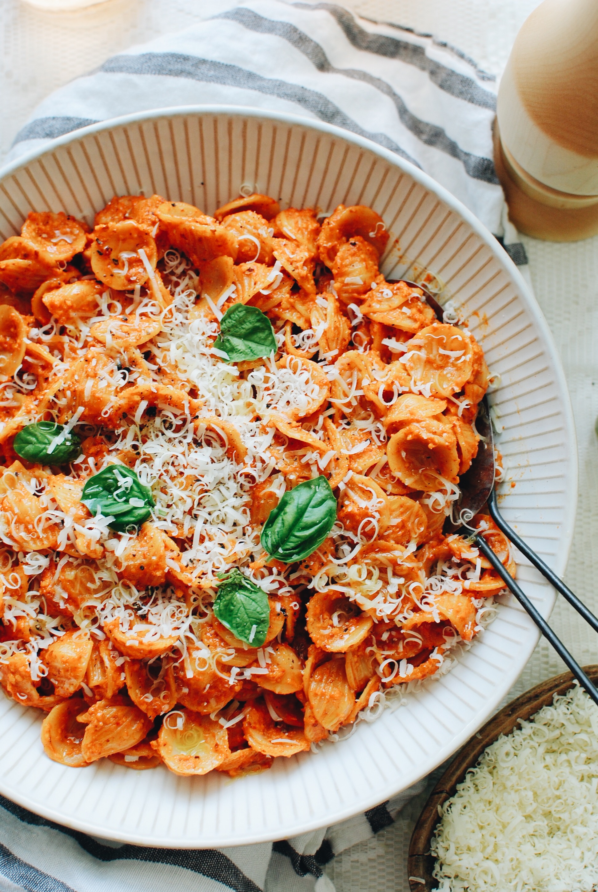 roasted-red-pepper-pesto-pasta-bev-cooks