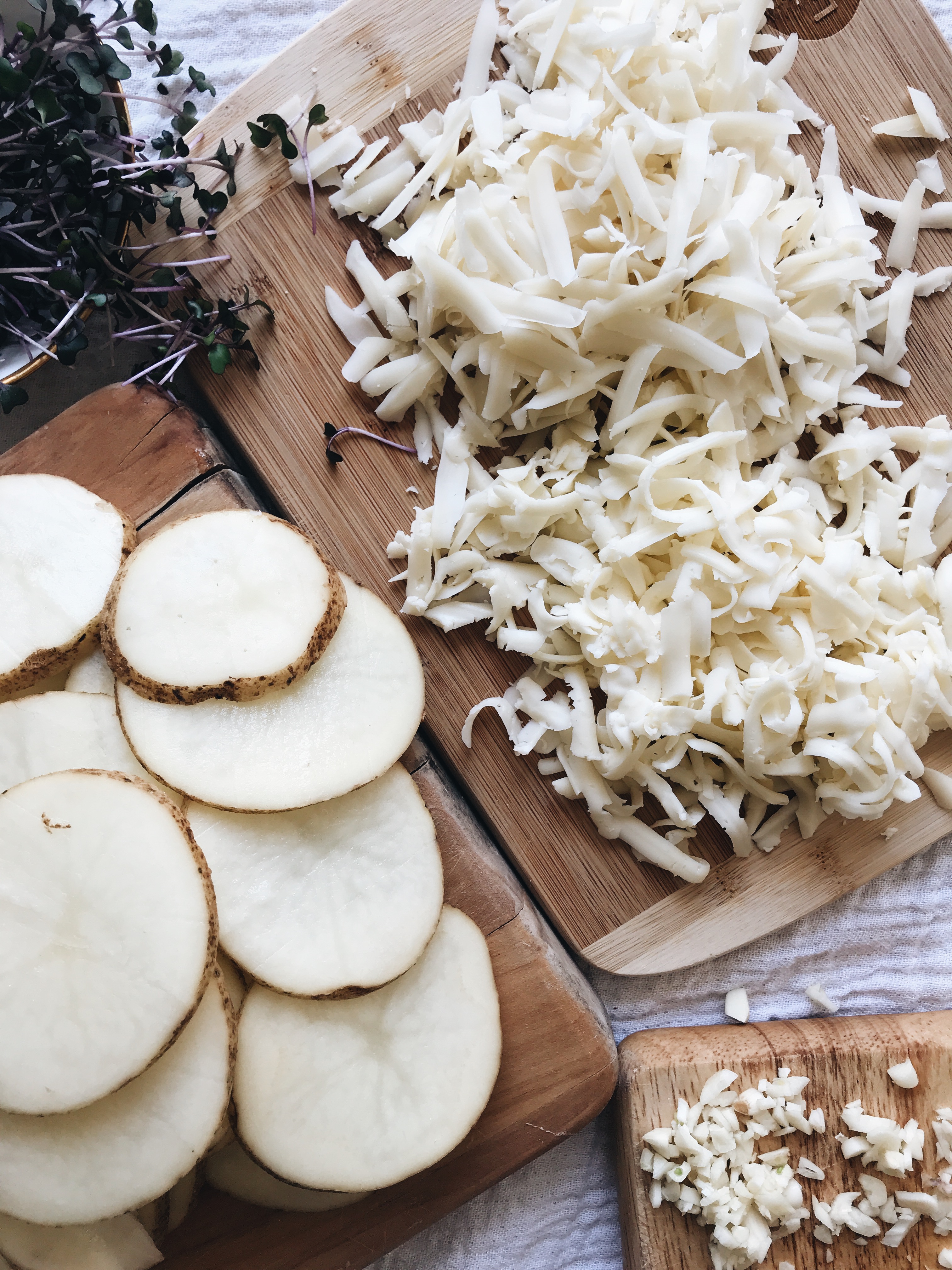 Cheesy Skillet Potatoes / Bev Cooks