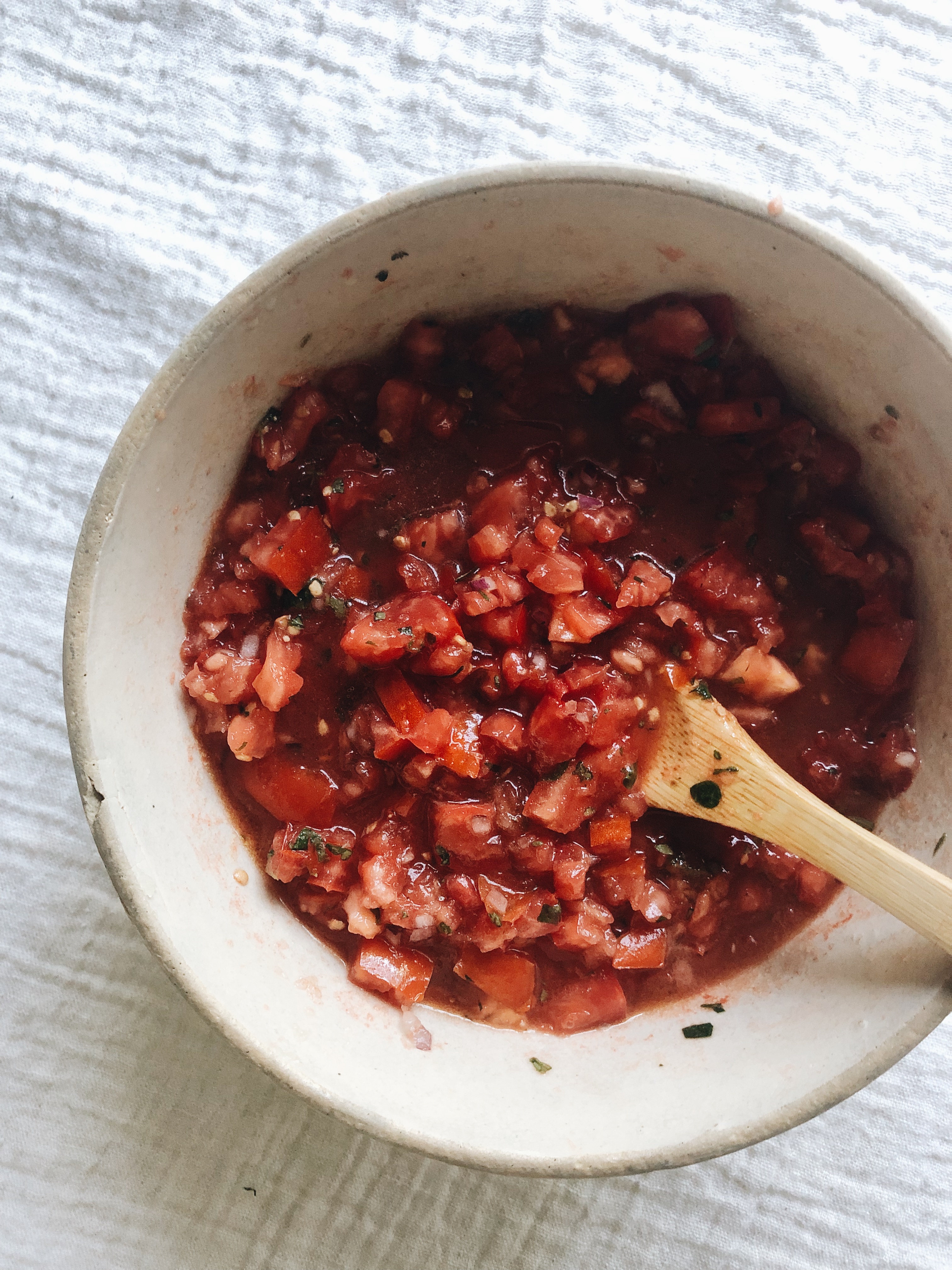 Bucatini with Everything Bagel Chicken Nuggets in a Raw Tomato Sauce / Bev Cooks