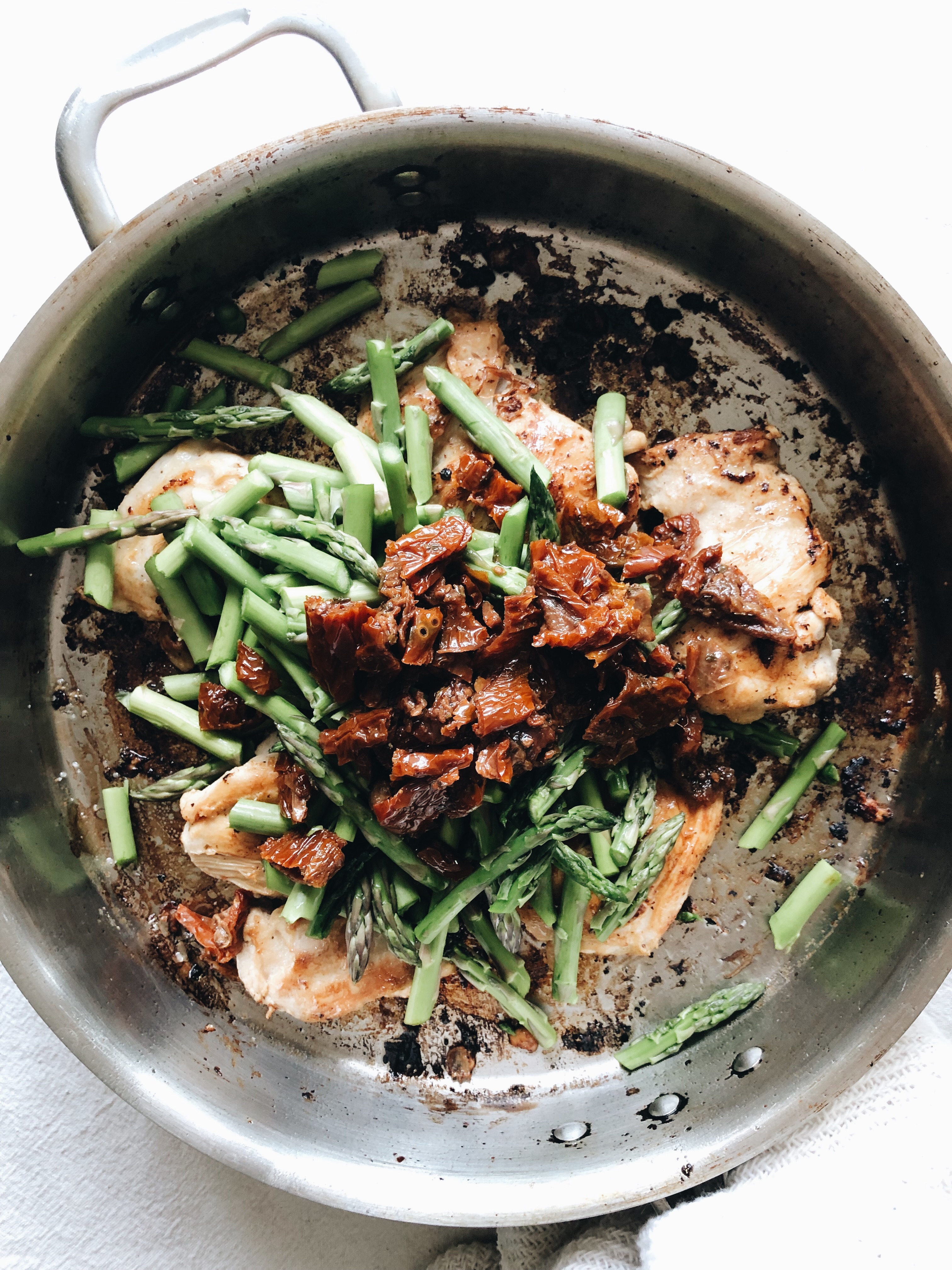 One-Pan Orzo with Chicken, Asparagus and Sundried Tomatoes / Bev Cooks