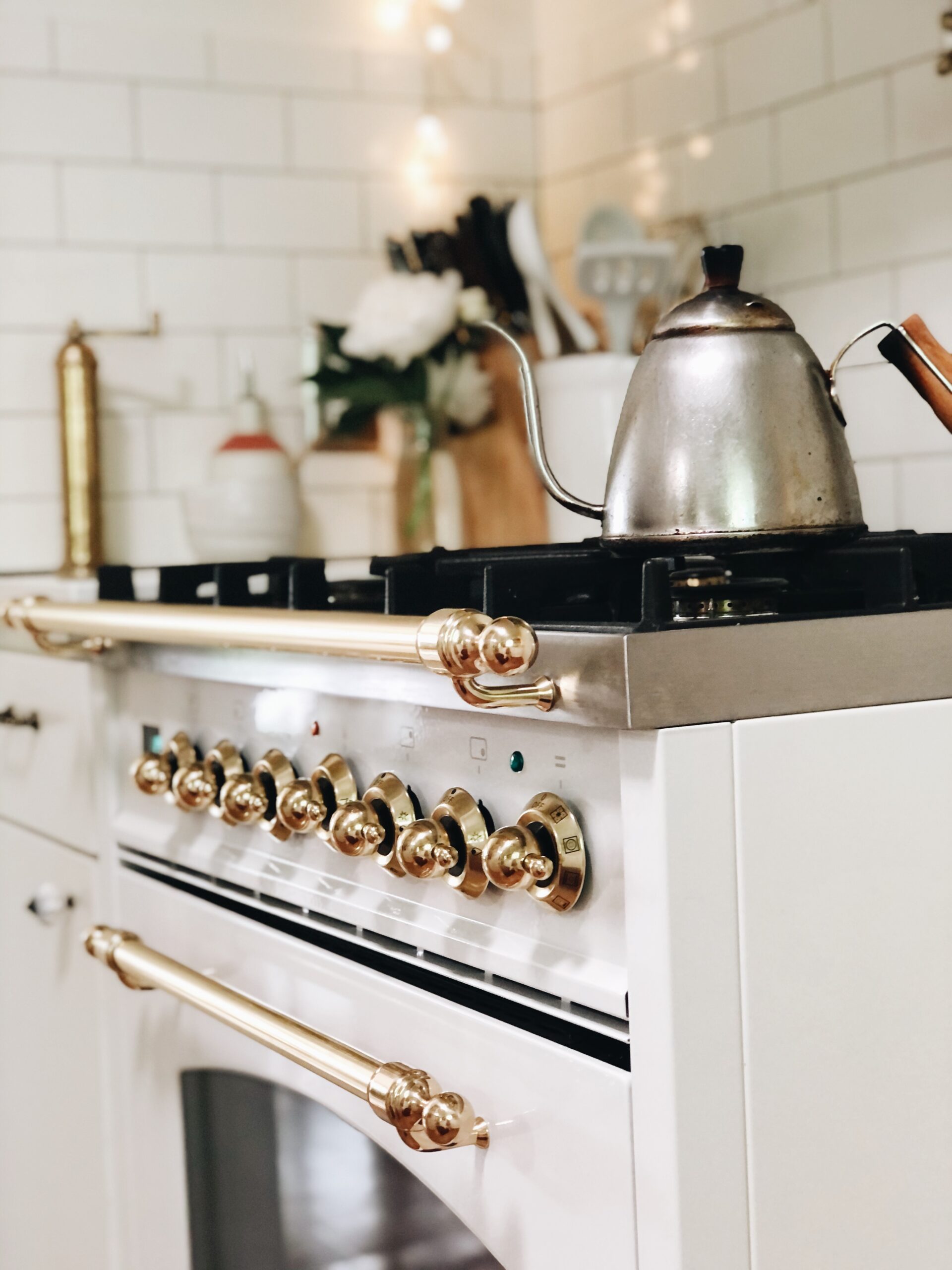 White range deals with gold knobs