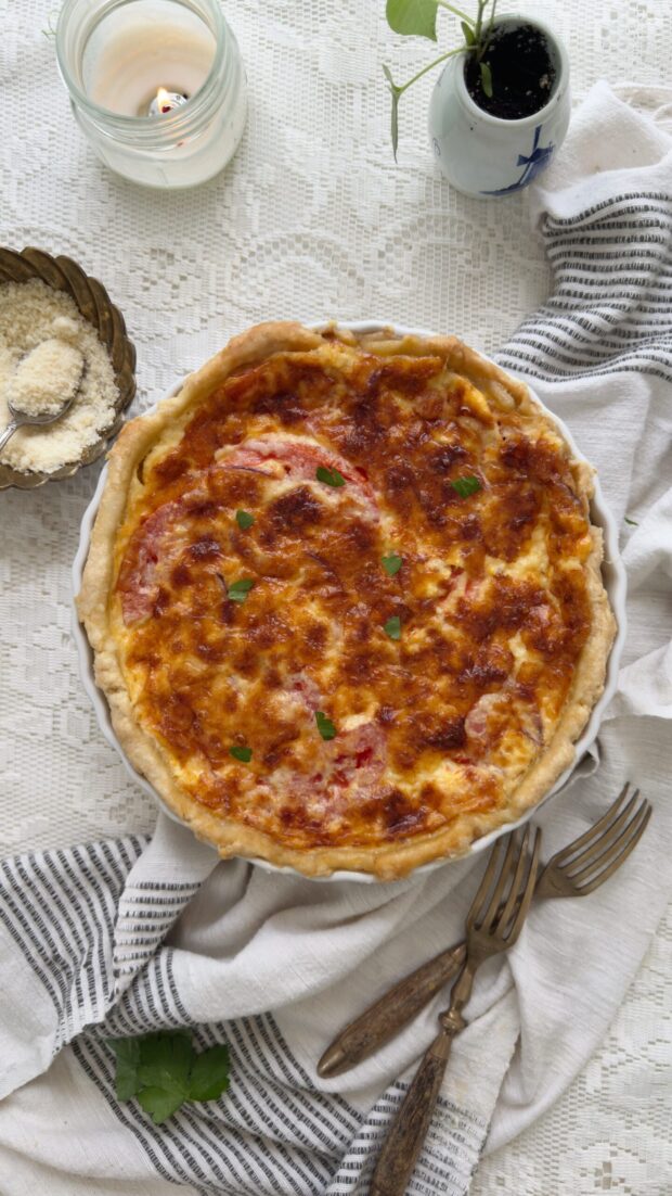 Easy Quiche with Tomato and Red Onion Easy Quiche with Tomato and Red Onion / Bev Cooks